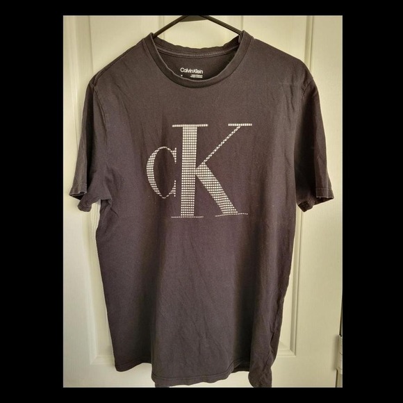 Calvin Klein Tee - Picture 1 of 5